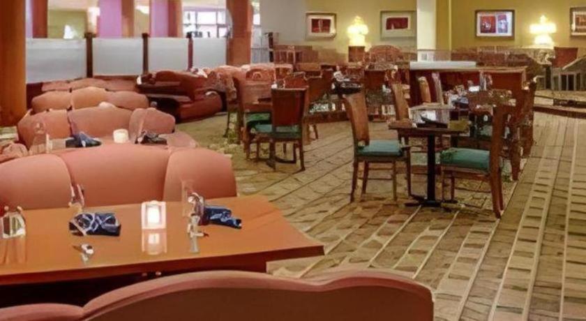 Hotel Radisson - University 3*