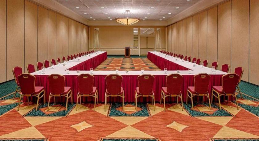 Radisson - 3* Austin