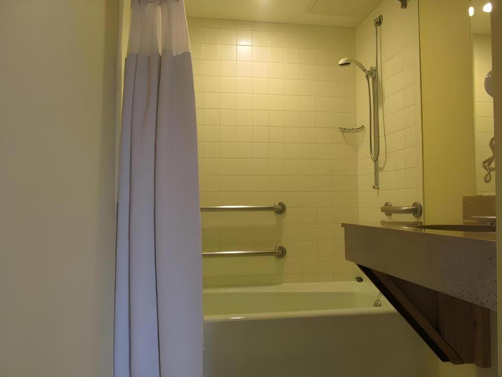 Radisson Hotel 3*